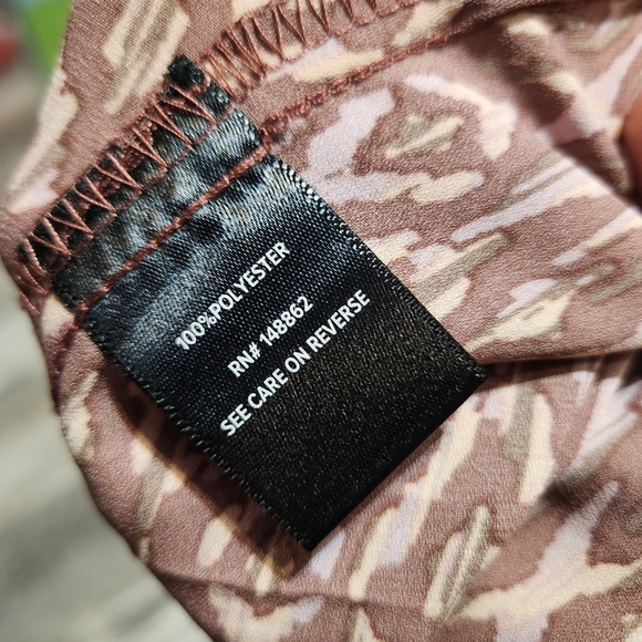 💘 Torrid Georgette Strappy Split Back Blouse - Picture 3 of 5